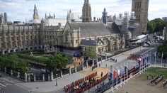 Naživo z Londýna: David Beckham si vystál 12-hodinový rad ku kráľovnej spolu s bežnými ľuďmi