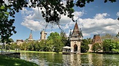 Čokoláda priamo z výroby a romantická plavba po najväčšom podzemnom jazere