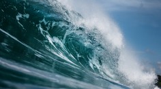 Vedci zmerali najvyššiu vlnu na voľnom mori. Soche slobody by siahala nad pás