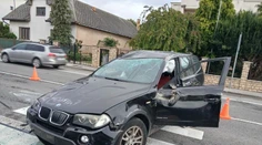 FOTO: BMW po náraze do dvoch áut skončilo na streche. Pri Košiciach úradoval zrejme mikrospánok