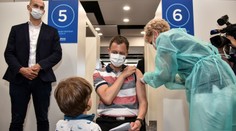 PRIESKUM: Väčšina Slovákov si myslí, že učitelia a zdravotníci by mali byť povinne zaočkovaní