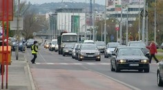 Púšťate nevidiacich na priechode? Ak nie, je za to mastná pokuta