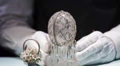 Zimné vajce legendárneho klenotníka Fabergého sa vydražilo za rekordnú sumu