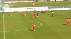 Frajer na záver: Hráč Serede predviedol akciu ako z hernej konzoly. Obranca aj brankár boli bezmocní