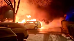 Ničivý požiar v Bratislave. Z niekoľkých áut zostali len vraky