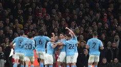 Boj o špicu ako Shakespearova zápletka. Manchester dobyl Londýn a futbalové Anglicko má nového kráľa