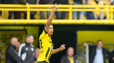 Všetky oči na tínedžeroch Dortmundu, Borussia rozdrvila Stuttgart. Lipsko s ukážkovým záverom