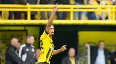 Všetky oči na tínedžeroch Dortmundu, Borussia rozdrvila Stuttgart. Lipsko s ukážkovým záverom