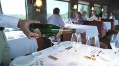 Nový Orient Express v Taliansku: Lístok stojí aj 12-tisíc eur, čašníci majú biele rukavičky