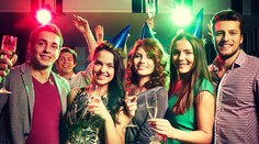 Ako zvládnuť Silvester s pohárikmi, ale bez opice?