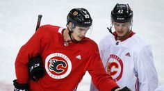 Adam Ružička môže zaznamenať debut v NHL, Calgary ho povolalo z farmy