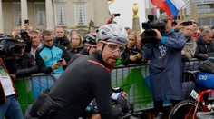 Pápež vydražil Saganov bicykel, peniaze pomôžu nemocniciam