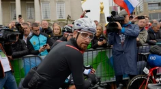 Pápež vydražil Saganov bicykel, peniaze pomôžu nemocniciam