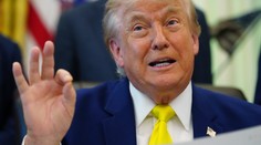Nerád si podáva ruky, má vlastnú hru a nepije alkohol. Donald Trump oslavuje 80 rokov
