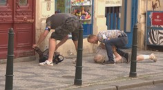 Polícia zadržala strelca, ktorý vraždil v Prahe. Pozrite si unikátne zábery z jeho zatknutia