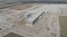 Volvo začína s náborom zamestnancov. Boli sme sa pozrieť, ako vyzerá stavba novej automobilky pri Košiciach