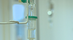 Viera musí platiť za dôležitý roztok, lebo sa lieči v neštátnej ambulancii. Je to diskriminácia, tvrdí onkologička