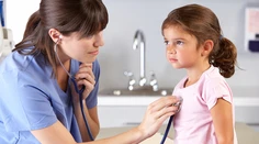 Ako pomôcť deťom prekonať strach z lekára? Jeden z našich ústavov sa rozhodol ísť novou cestou