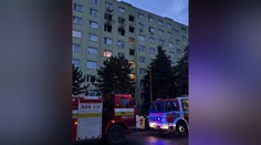 Požiar bytu v Prievidzi vyvolal paniku: Evakuovaných bolo až 30 ľudí, štyria utrpeli zranenia