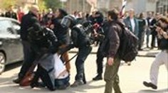 Trnavský pochod sa zvrhol do série násilností, zasahovali ťažkoodenci