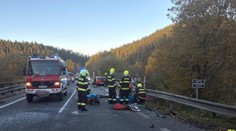 Vážna nehoda na Liptove. Zrazili sa štyri autá, hlásia šiestich zranených