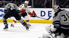 Budaj vychytal shutout po 3 rokoch, Pánik pomohol Chicagu k víťazstvu