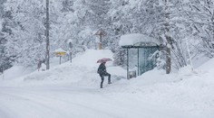 V desiatich okresoch Slovenska by mohlo do soboty napadnúť až pol metra snehu