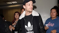 Dráma pred kamerami. Rozzúrený spevák z One Direction napadol fanúšičku