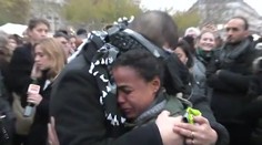 V Paríži kričal na námestí: Som moslim, ale nie terorista. Objímte ma