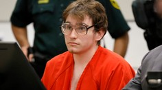 Strelec, ktorý v škole na Floride zabil 17 ľudí, dostal 34 doživotí