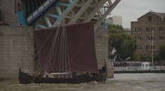 Výnimočná severská história ožila na brehoch Temže. Pod Tower Bridge plávala vikingská loď