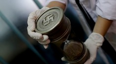 V tajnej miestnosti našli ukrytú zbierku nacistických predmetov