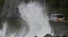 Tajfún Halong si vyžiadal jednu obeť a 33 zranených