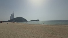 Spaľujúce štyridsiatky, pláže ožívajú až po západe Slnka. V mekke turizmu panujú extrémne horúčavy