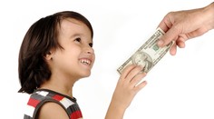 Odmeňujete svoje deti peniazmi? Môže to byť nebezpečné