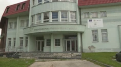 Dlhy a nevyplatené mzdy. Bývalá zamestnankyňa nám priblížila pomery na Kollárovej škole