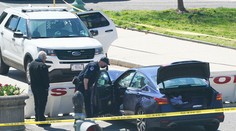 Útočník vrazil autom do policajtov pri Kapitole, vodič a policajt sú mŕtvi