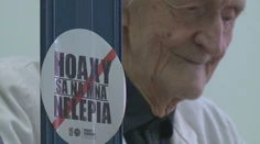 V 96 rokoch je najstarším lekárom na Slovensku. Aj jeho zneužili v hoaxoch, proti ktorým bojuje