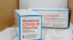 Európska agentúra pre lieky zatiaľ nerozhodla, či schváli aj vakcínu od spoločnosti Moderna