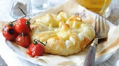 RECEPT NA DNES: Camembert zapečený v lístkovom ceste