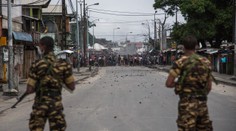 Rozzúrený dav 500 dedinčanov sa odplaty nedočkal. Útok na policajnú stanicu sa skončil masakrom