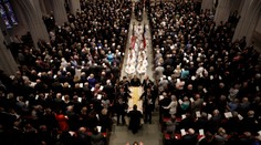 S Barbarou Bushovou sa prišli rozlúčiť štyria bývalí prezidenti