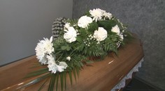Zdesenie na pohrebe nad rakvou príbuzného, na juhu Slovenska omylom vymenili nebohých