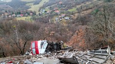 FOTO: Pri Jablonove nad Turňou odstránili poškodený vozeň z októbrovej zrážky vlakov