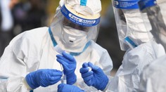 V pondelok odhalili viac ako dvetisíc nových prípadov koronavírusu, potvrdili aj 46 ďalších úmrtí