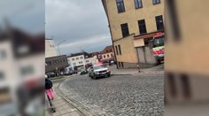 V Uherskom Brode zasahoval policajný pyrotechnik: Nález nebezpečnej látky si vyžiadal evakuáciu celej školy.