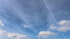 Tretina Slovákov má podľa prieskumu sklony veriť konšpiračným teóriám. Najviac u nich bodujú chemtrails