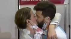 VIDEO: Dojímavý moment na OH. Tréner originálnym spôsobom požiadal svoju zverenkyňu o ruku