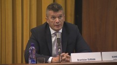 Zurian na policajnej inšpekcii stavia svoj tím. Deviatich funkcionárov preložil na nižšie pozície