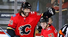 VIDEO: Jágr strelil prvý gól v drese Flames, Budajov prvý triumf v sezóne